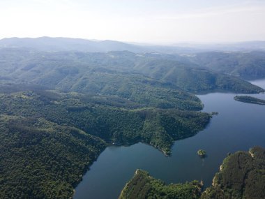 Topolnitsa Reservoir, Sredna Gora Dağı, Bulgaristan 'ın yay manzarası