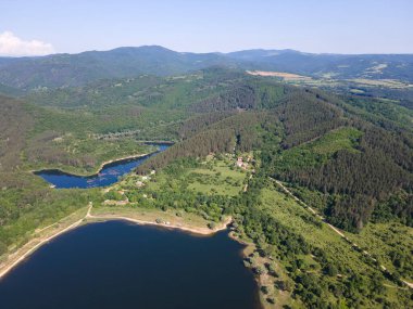 Topolnitsa Reservoir, Sredna Gora Dağı, Bulgaristan 'ın yay manzarası