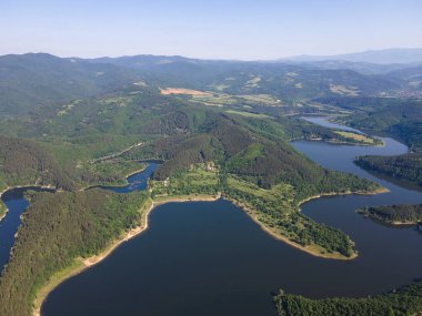 Topolnitsa Reservoir, Sredna Gora Dağı, Bulgaristan 'ın yay manzarası