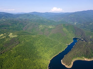 Topolnitsa Reservoir, Sredna Gora Dağı, Bulgaristan 'ın yay manzarası