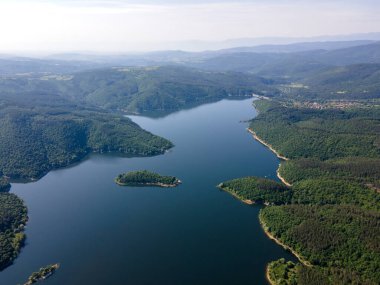 Topolnitsa Reservoir, Sredna Gora Dağı, Bulgaristan 'ın yay manzarası