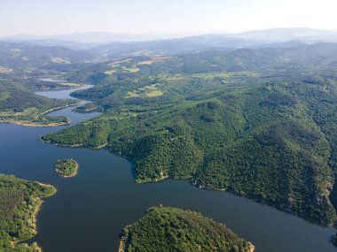 Topolnitsa Reservoir, Sredna Gora Dağı, Bulgaristan 'ın yay manzarası