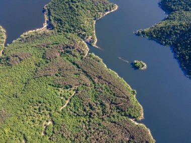 Topolnitsa Reservoir, Sredna Gora Dağı, Bulgaristan 'ın yay manzarası