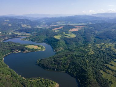 Topolnitsa Reservoir, Sredna Gora Dağı, Bulgaristan 'ın yay manzarası