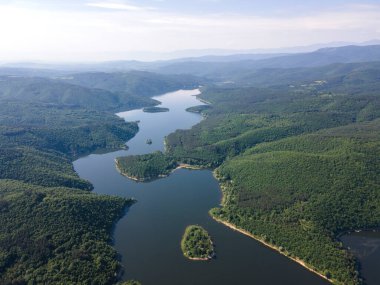 Topolnitsa Reservoir, Sredna Gora Dağı, Bulgaristan 'ın yay manzarası