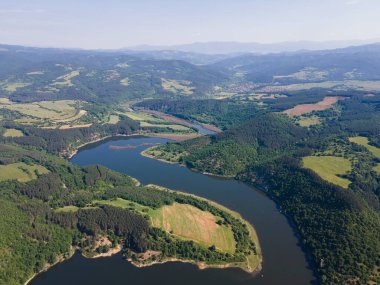 Topolnitsa Reservoir, Sredna Gora Dağı, Bulgaristan 'ın yay manzarası