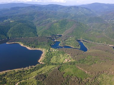 Topolnitsa Reservoir, Sredna Gora Dağı, Bulgaristan 'ın yay manzarası