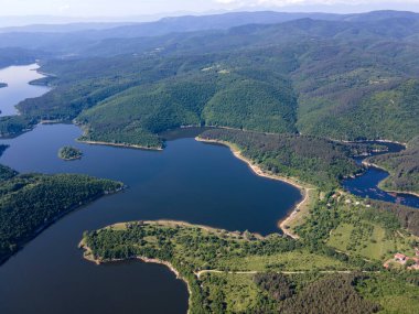 Topolnitsa Reservoir, Sredna Gora Dağı, Bulgaristan 'ın yay manzarası