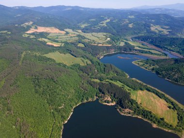 Topolnitsa Reservoir, Sredna Gora Dağı, Bulgaristan 'ın yay manzarası