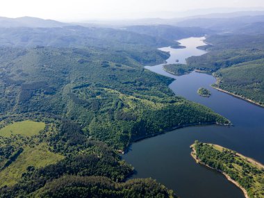 Topolnitsa Reservoir, Sredna Gora Dağı, Bulgaristan 'ın yay manzarası