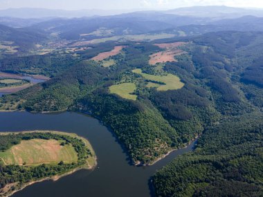 Topolnitsa Reservoir, Sredna Gora Dağı, Bulgaristan 'ın yay manzarası