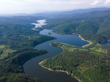 Topolnitsa Reservoir, Sredna Gora Dağı, Bulgaristan 'ın yay manzarası