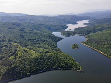 Topolnitsa Reservoir, Sredna Gora Dağı, Bulgaristan 'ın yay manzarası