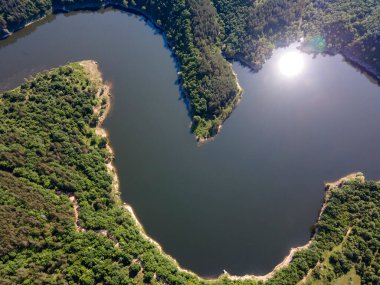 Topolnitsa Reservoir, Sredna Gora Dağı, Bulgaristan 'ın yay manzarası