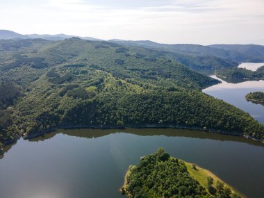 Topolnitsa Reservoir, Sredna Gora Dağı, Bulgaristan 'ın yay manzarası