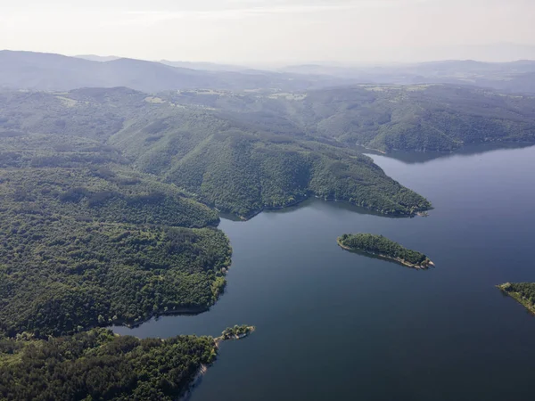 Topolnitsa Reservoir, Sredna Gora Dağı, Bulgaristan 'ın yay manzarası