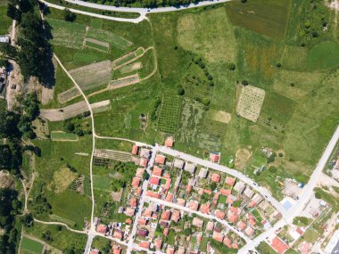 Bulgaristan 'ın Pazardzhik bölgesinin tarihi Strelcha kentinin hava manzarası