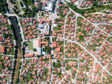 Bulgaristan 'ın Pazardzhik bölgesinin tarihi Strelcha kentinin hava manzarası