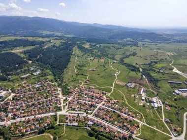 Bulgaristan 'ın Pazardzhik bölgesinin tarihi Strelcha kentinin hava manzarası