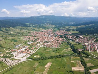 Bulgaristan 'ın Pazardzhik bölgesinin tarihi Strelcha kentinin hava manzarası