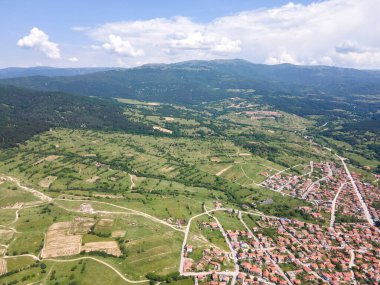 Bulgaristan 'ın Pazardzhik bölgesinin tarihi Strelcha kentinin hava manzarası