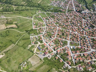 Bulgaristan 'ın Pazardzhik bölgesinin tarihi Strelcha kentinin hava manzarası