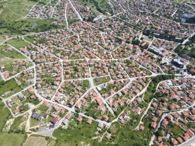 Bulgaristan 'ın Pazardzhik bölgesinin tarihi Strelcha kentinin hava manzarası