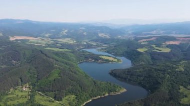 Topolnitsa Reservoir, Sredna Gora Dağı, Bulgaristan 'ın yay manzarası