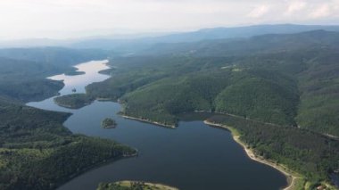 Topolnitsa Reservoir, Sredna Gora Dağı, Bulgaristan 'ın yay manzarası