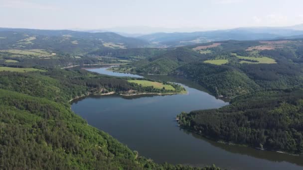 Flygfoto Våren Syn Topolnitsa Reservoir Sredna Gora Mountain Bulgarien — Stockvideo