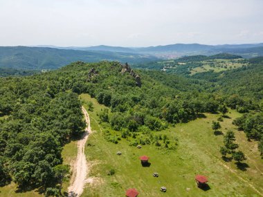 Bulgaristan 'ın Pazardzhik Bölgesi' nin Strelcha kasabası yakınlarındaki antik Trakya Sığınak Skumsale hava manzarası