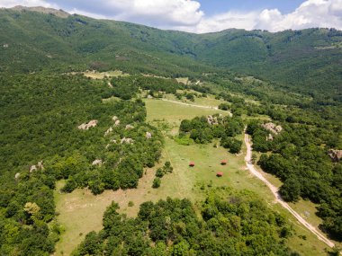 Bulgaristan 'ın Pazardzhik Bölgesi' nin Strelcha kasabası yakınlarındaki antik Trakya Sığınak Skumsale hava manzarası