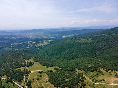 Bulgaristan 'ın Pazardzhik Bölgesi' nin Strelcha kasabası yakınlarındaki antik Trakya Sığınak Skumsale hava manzarası