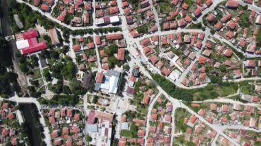 Bulgaristan 'ın Pazardzhik bölgesinin tarihi Strelcha kentinin Aerial Spring manzarası