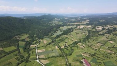 Bulgaristan 'ın Pazardzhik bölgesinin tarihi Strelcha kentinin Aerial Spring manzarası