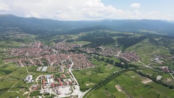 Pemandangan Musim Semi Udara Kota Bersejarah Strelcha Kawasan Pazardzhik Bulgaria — Stok Video