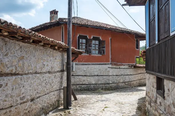 Koprivshtitsa Bulgaria Июнь 2023 Typical Street Old Houses Historical Town — стоковое фото