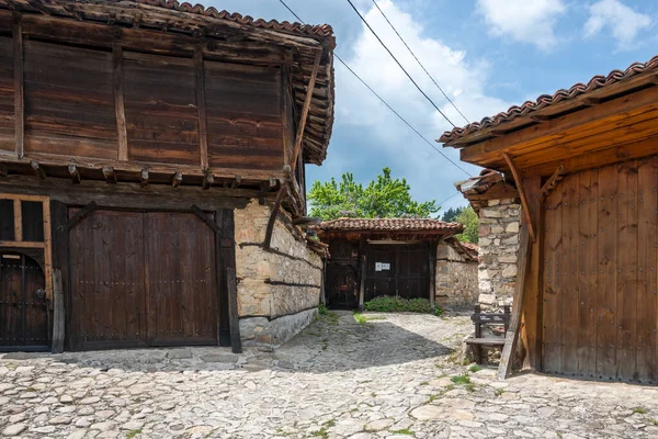 Koprivshtitsa Bulgária Junho 2023 Rua Típica Casas Antigas Cidade Histórica — Fotografia de Stock