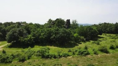 Bulgaristan 'ın Pazardzhik Bölgesi' nin Strelcha kasabası yakınlarındaki antik Trakya Sığınak Skumsale hava manzarası