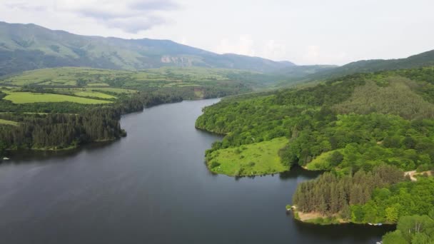 Flygfoto Våren Syn Dushantsi Reservoir Sredna Gora Mountain Sofia Region — Stockvideo
