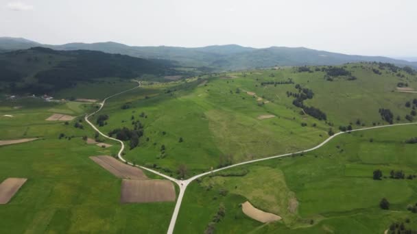 保加利亚索菲亚地区Koprivshtitsa镇附近Sredna Gora山的空中景观 — 图库视频影像