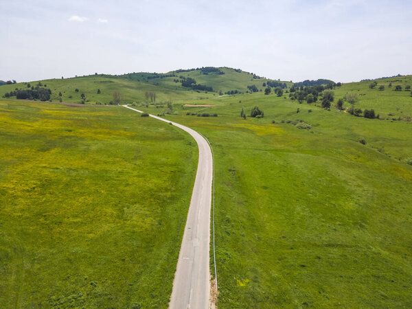 Вид с высоты птичьего полета на гору Средняя Гора, г. Копрившица, Софийская область, Болгария