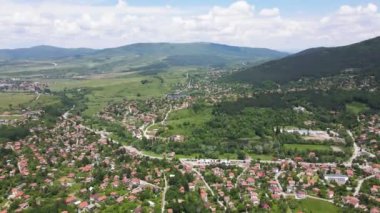 Bulgaristan 'ın Pernik bölgesindeki Rudartsi Köyü yakınlarındaki Vitosha Dağı' nın şaşırtıcı hava manzarası