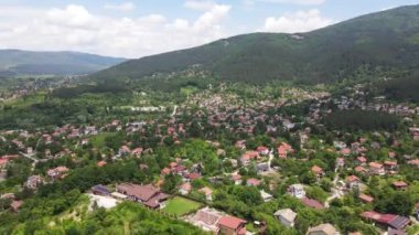Bulgaristan 'ın Pernik bölgesindeki Rudartsi Köyü yakınlarındaki Vitosha Dağı' nın şaşırtıcı hava manzarası