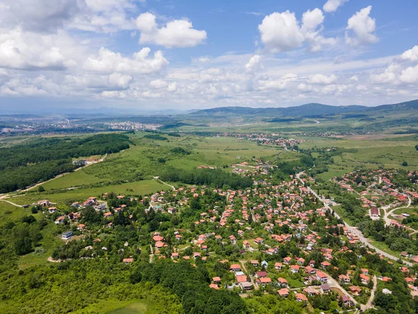 Bulgaristan 'ın Pernik bölgesindeki Rudartsi Köyü yakınlarındaki Vitosha Dağı' nın şaşırtıcı hava manzarası