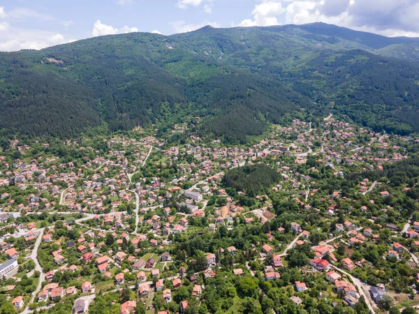 Bulgaristan 'ın Pernik bölgesindeki Rudartsi Köyü yakınlarındaki Vitosha Dağı' nın şaşırtıcı hava manzarası