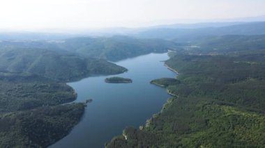 Topolnitsa Reservoir, Sredna Gora Dağı, Bulgaristan 'ın yay manzarası