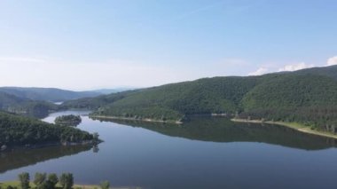 Topolnitsa Reservoir, Sredna Gora Dağı, Bulgaristan 'ın yay manzarası
