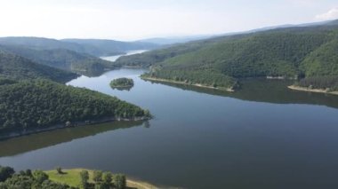 Topolnitsa Reservoir, Sredna Gora Dağı, Bulgaristan 'ın yay manzarası