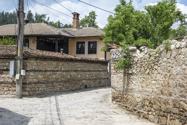 Typická Ulice Staré Domy Historickém Městě Koprivshtitsa Sofie Region Bulharsko — Stock fotografie